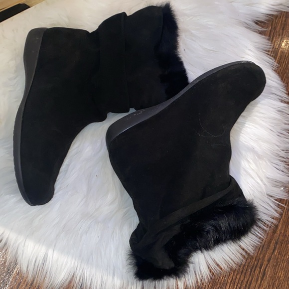 Maxine of Canada black suede boots. - Picture 3 of 9